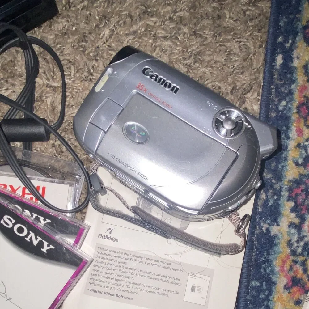 Canon DC220 DVD Handheld Camcorder Silver, 35x Optical Zoom, 2.7